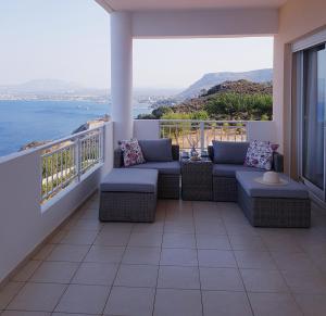 En balkon eller terrasse på ENASTRON HOME WITH SEA VIEW