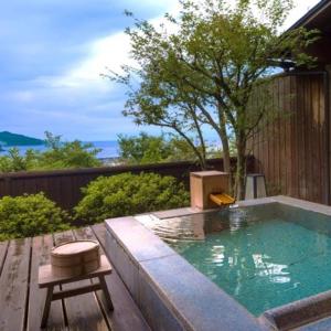 a small swimming pool with a bench and a table at 森の入り江の離れ宿 無雙庵枇杷 in Toi