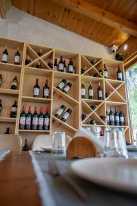 Nápoje v ubytování Hotel Restaurant Alpet Theth