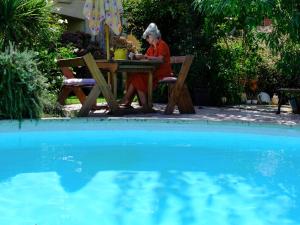 Basen w obiekcie Petit coin de paradis, vue panoramique mer &montagne, piscine privée... lub w pobliżu