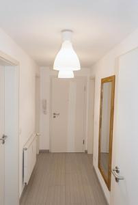 an empty hallway with a mirror and a light fixture at Unter den Sternen in Bottrop