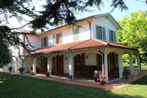 a white house with a red roof at Collesole in Gradara