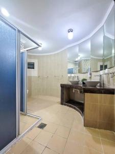 Kuchyň nebo kuchyňský kout v ubytování Titiwangsa9 Bungalow Pool Villa