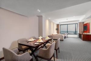 Ruang duduk di Yangon Thanlwin Hotel