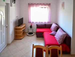 Televízia a/alebo spoločenská miestnosť v ubytovaní Apartments by the sea Sevid, Trogir - 15404