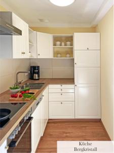 A kitchen or kitchenette at Landhaus Porschdorf