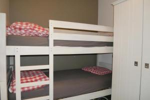 Двуетажно легло или двуетажни легла в стая в Green Garden XV 0004
