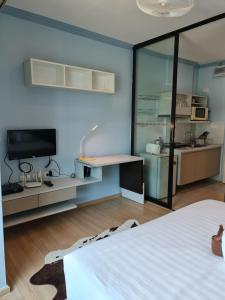 Η κουζίνα ή μικρή κουζίνα στο At Laguna Phuket Apartment