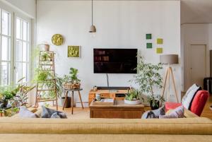 TV a/nebo společenská místnost v ubytování Copper Loft in Friedrichshain