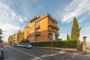 Tòa nhà nơi căn hộ tọa lạc