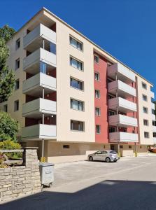 Το κτήριο όπου στεγάζεται  το διαμέρισμα