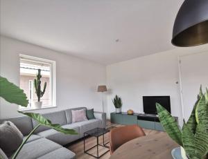 a living room with a couch and a tv at Cornfield in Arnhem