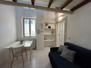 a living room with a couch and a table at Civico 13 - Immobili e Soluzioni Rent in Bergamo