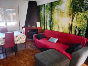 Fotografia z galérie ubytovania Chalet adosado con jardín v destinácii Cebreros
