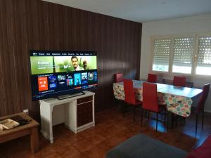Fotografia z galérie ubytovania Chalet adosado con jardín v destinácii Cebreros