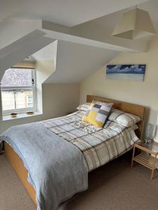 a bedroom with a large bed in an attic at Trotters Place - Bradwell in Bradwell