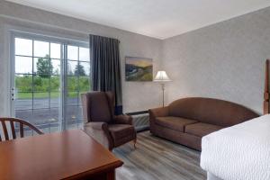 Posezení v ubytování Days Inn by Wyndham Edmundston