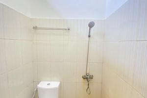 a bathroom with a shower with a toilet at RedDoorz Syariah @ Jalan Jendral Sudirman Pekanbaru in Pekanbaru