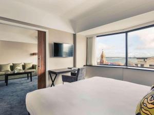 TV a/nebo společenská místnost v ubytování Mövenpick Hotel Auckland