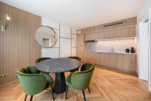Kuchyň nebo kuchyňský kout v ubytování Hilton Berlin