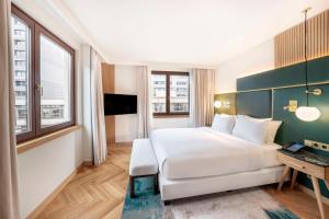 Postel nebo postele na pokoji v ubytování Hilton Berlin