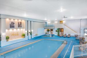 a pool in a hotel room with a swimming pool at Baymont by Wyndham Keystone Near Mt. Rushmore in Keystone
