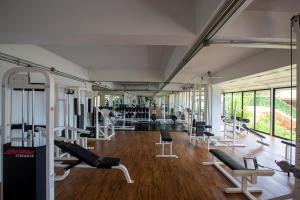 Fitness centrum a/nebo fitness zařízení v ubytování Chanalai Garden Resort, Kata Beach