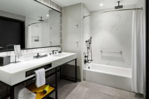 Hyatt Centric Mountain View的一间浴室