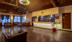 a lobby with a waiting area with couches and a waiting room at Treebo Tryst Queen Of Hills Near Mall Road in Mussoorie