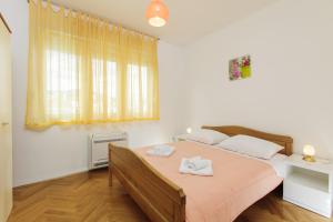 a bedroom with a bed with two towels on it at Amigo Comfort Apartments in Split