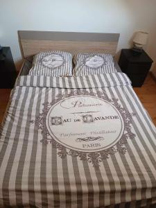a bed with a mattress with a sign on it at Appartement chaleureux in Mirebeau-sur-Bèze