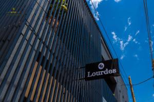 Hotel Lourdes, Siaya的证书、奖牌、标识或其他文件