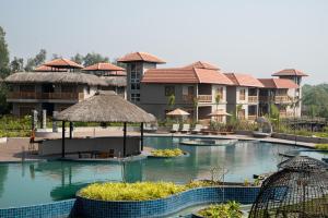 Bazén v ubytování Hotel Sonar Bangla Sundarban nebo v jeho okolí