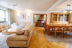 a living room with a couch and a table at Ferienhaus Mühlenberg in Monschau