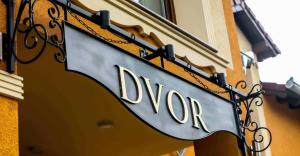 Certificato, attestato, insegna o altro documento esposto da Vila Dvor SUBOTICA