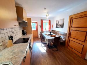 Kuchyň nebo kuchyňský kout v ubytování Appartements Moser