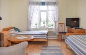 Postel nebo postele na pokoji v ubytování Nice Home In Ystad With 0 Bedrooms