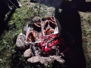 a grill with some food on top of it at Dom na Kaszubach Lektura in Fingrowa Huta