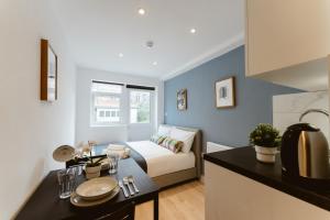 Ένα ή περισσότερα κρεβάτια σε δωμάτιο στο The Finsbury Park Star Apartments