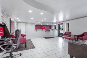 a waiting room with red chairs and a waiting area at Red Roof Inn Forrest City in Forrest City +12 photos