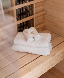 A bed or beds in a room at Zala Springs Golf Resort Még 37 kép
