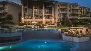 Бассейн в Monte Mulini Adults Exclusive Hotel by Maistra Collection или поблизости