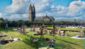 a group of people laying on the grass in a field at MD- City, chic, Erdgeschoss, BESTPREIS- Leistung, wir bieten 1 Dreibettzimmer, plus DZ bis 5 Personen , Küche, Bad in Magdeburg