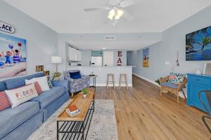 Χώρος καθιστικού στο Beachfront Condo #906 at Majestic
