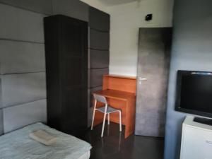 Telewizja i/lub zestaw kina domowego w obiekcie M Hostel
