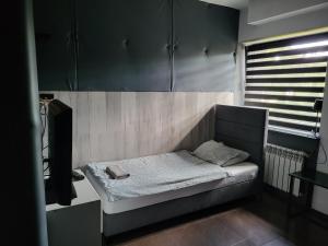 Łóżko lub łóżka w pokoju w obiekcie M Hostel