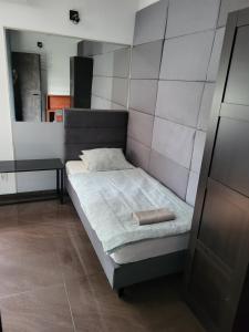 Łóżko lub łóżka w pokoju w obiekcie M Hostel