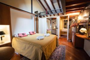 Säng eller sängar i ett rum på San Marco Apartments