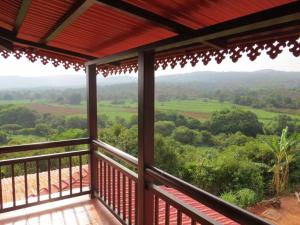 Blick vom Balkon eines Hauses in der Unterkunft Vanacara in Sawantwadi + 7 Fotos