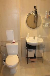 a bathroom with a toilet and a sink at Lovely 1-bedroom apartment with pool, 250 m to the beach in Pomorie